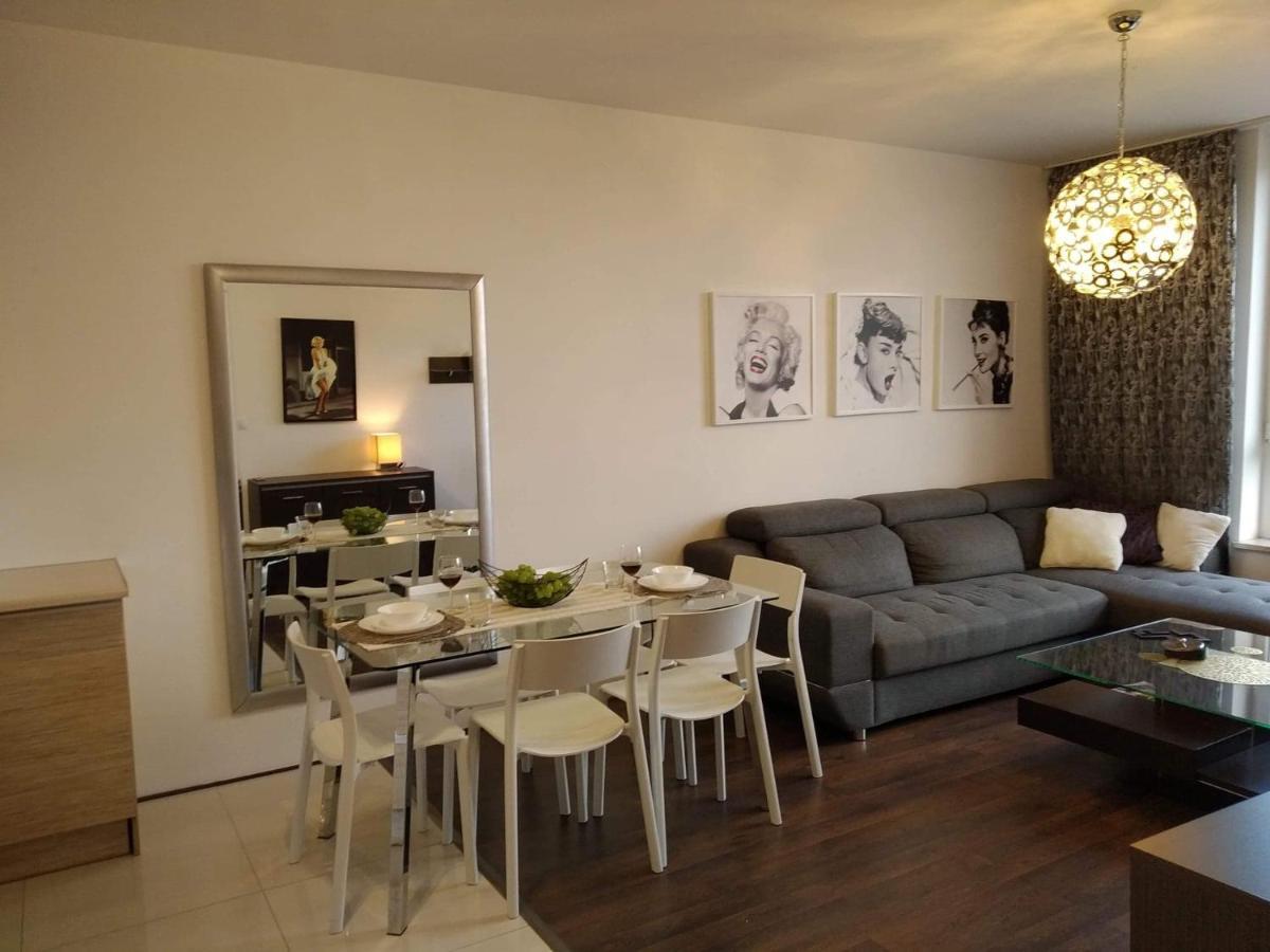 Sunny Penthouse With Roof Gardens Overlooking The Warsaw Palace Of Culture Pruszkow Ngoại thất bức ảnh