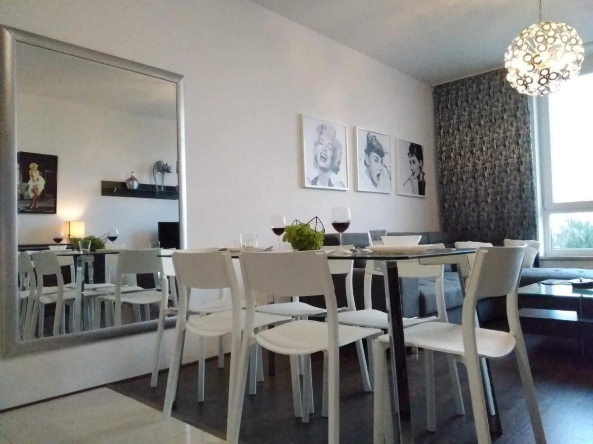 Sunny Penthouse With Roof Gardens Overlooking The Warsaw Palace Of Culture Pruszkow Ngoại thất bức ảnh